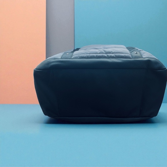 Cynthia Rowley Anthropologie’s Quilted Puffer Duffle Weekender Bag Gray Black - Picture 6 of 7